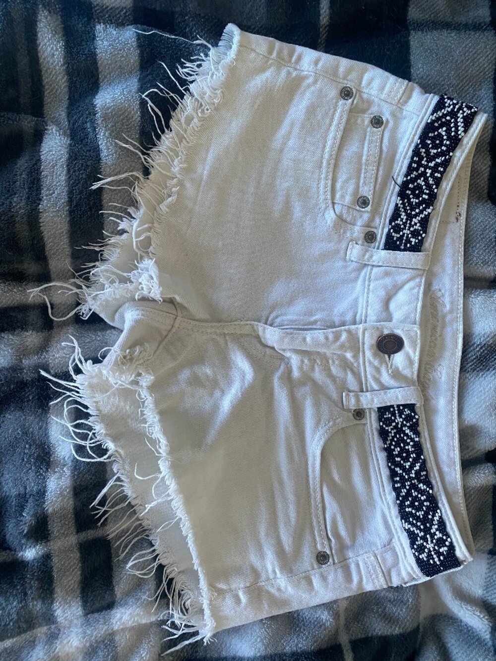 American Eagle White Stretch Denim Shorts with Beaded Waist Accent Size 0